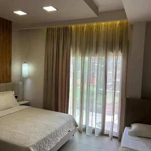 Cross Plaza Aparthotel